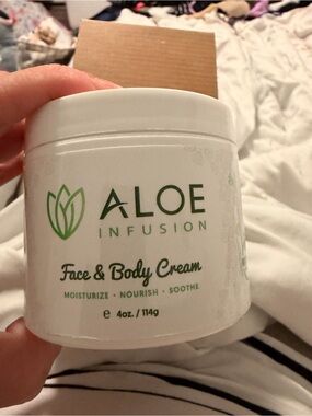 Face & Body Cream — White